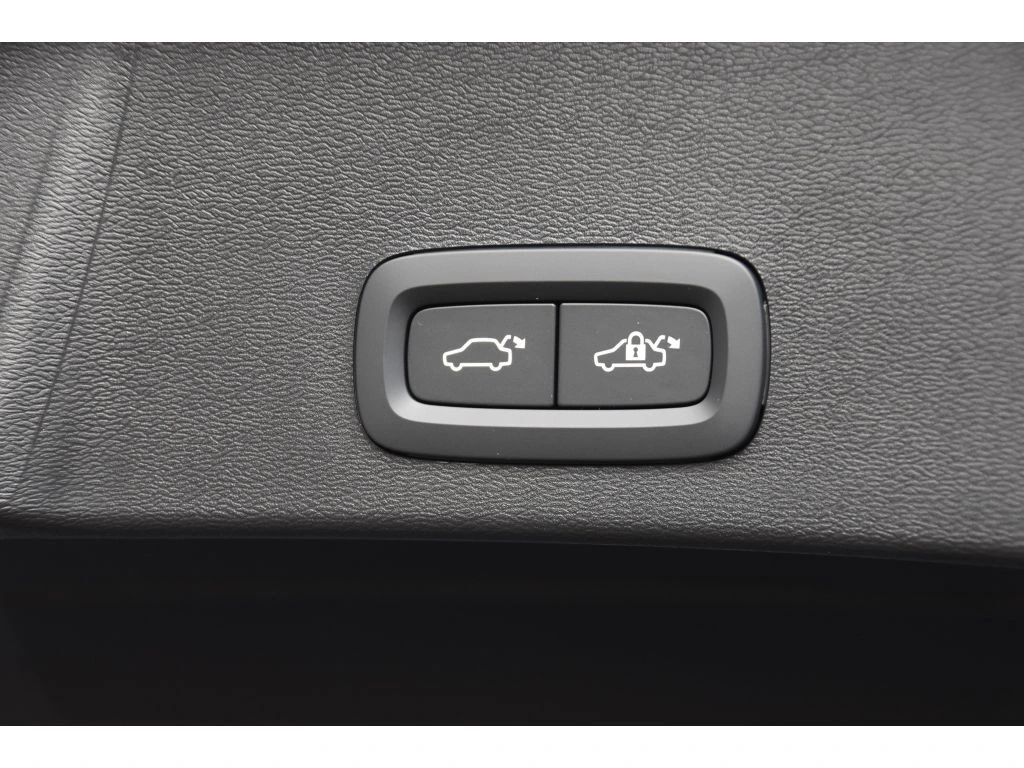 2026 Volvo - image 23