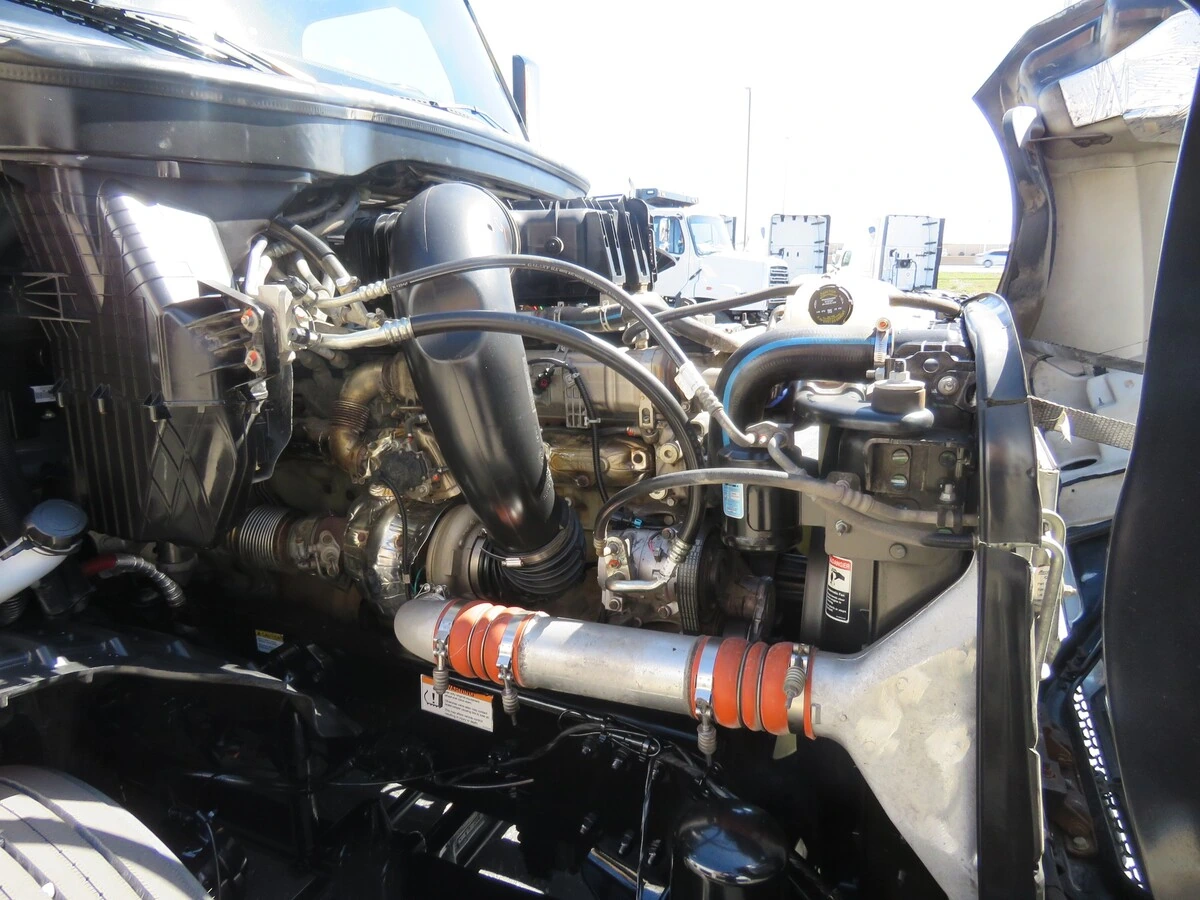 2022 Freightliner Cascadia - image 13