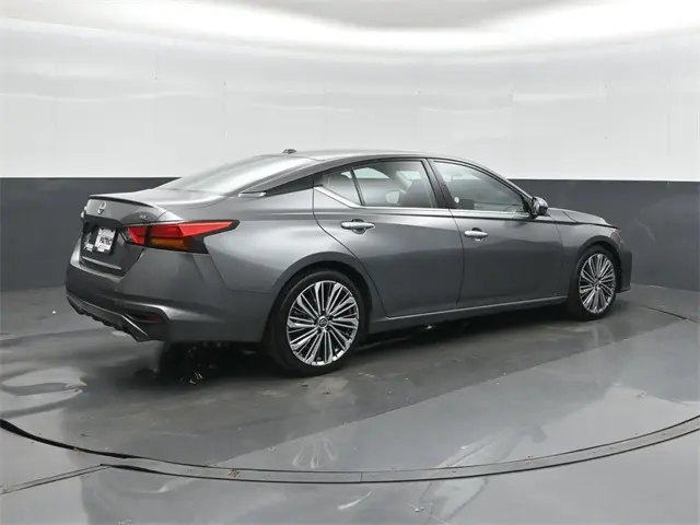 2023 Nissan Altima 2.5 SL photo 2