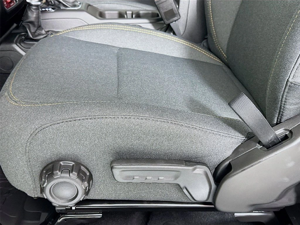 2025 Jeep Gladiator Willys - Photo 22