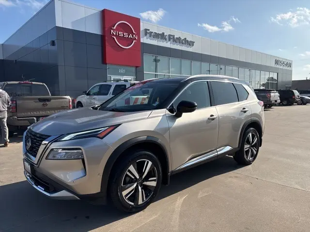 2023 Nissan Rogue Platinum's photo