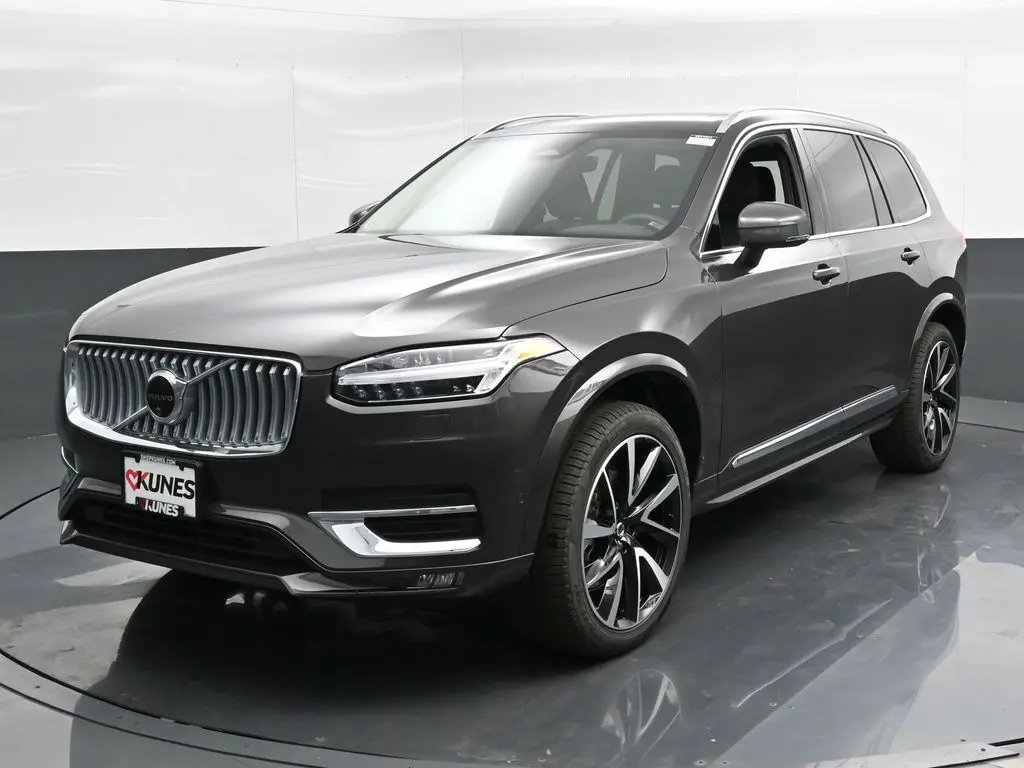 2025 Volvo - image 5