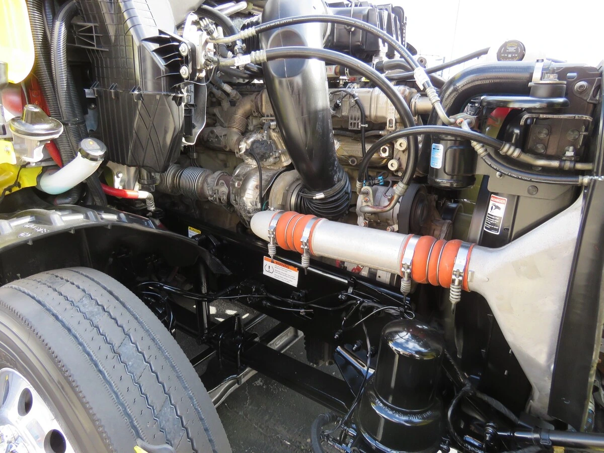 2022 Freightliner Cascadia - image 12