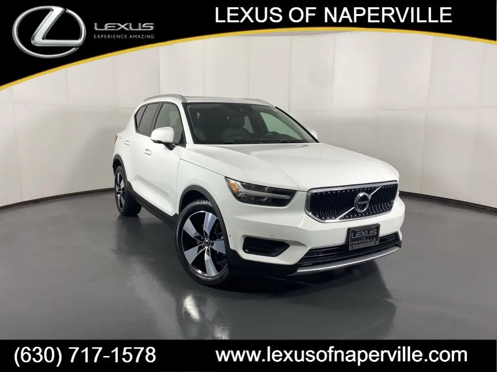 2019 Volvo XC40 Momentum's photo