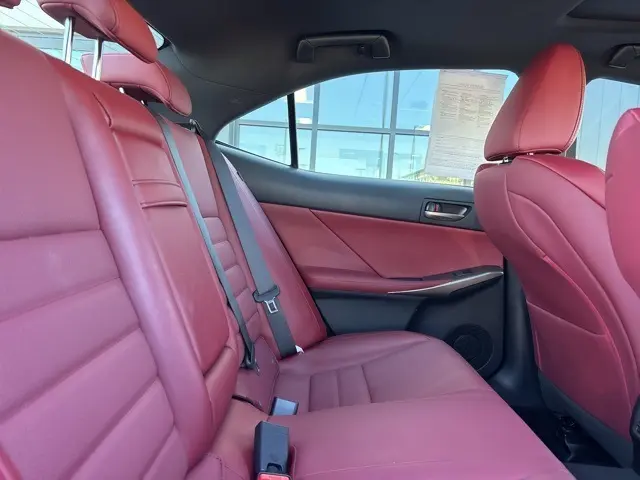 2018 Lexus IS 300 photo 13