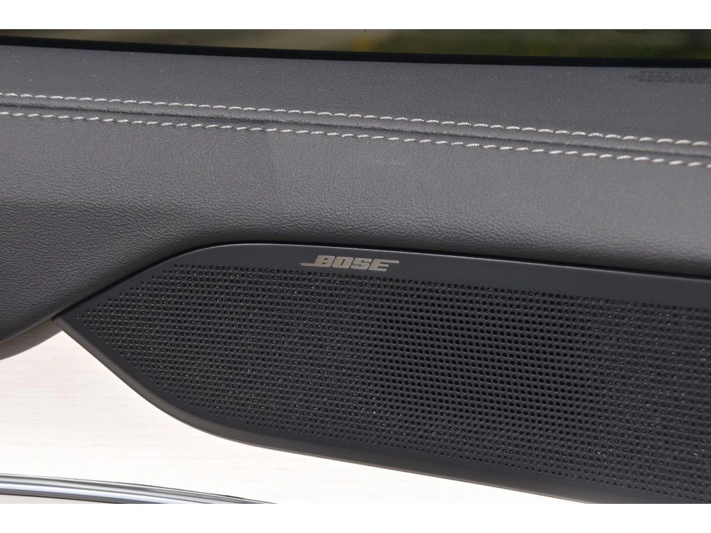 2025 Volvo - image 18