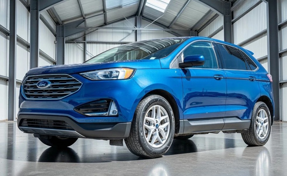 2021 Ford Edge SEL exterior shot in Wichita ks