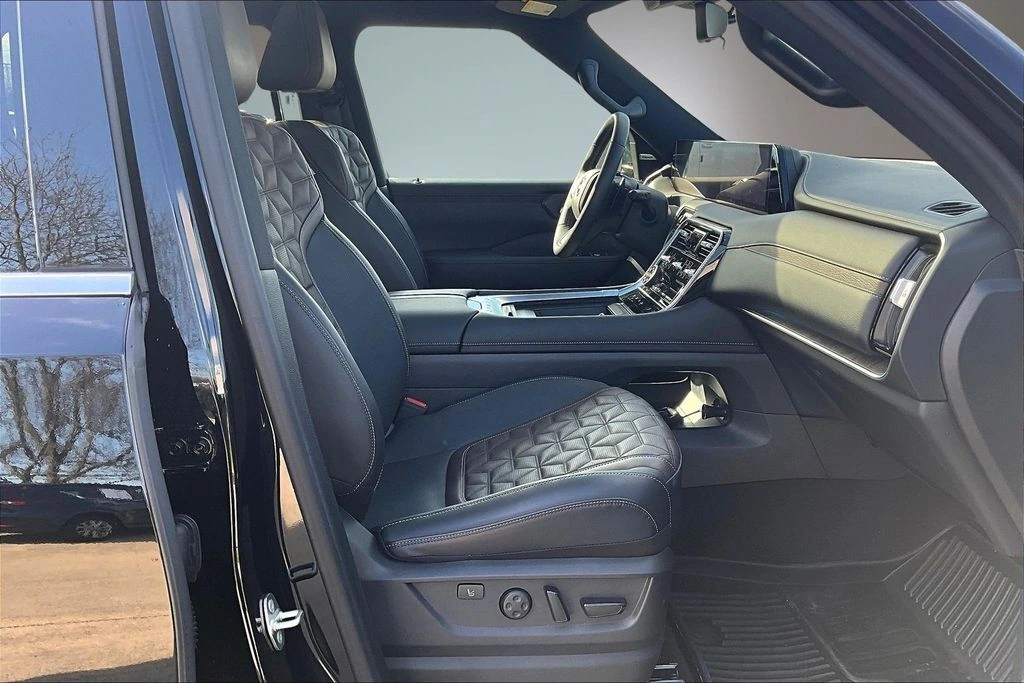 2025 Nissan Armada Platinum Reserve - Photo 30