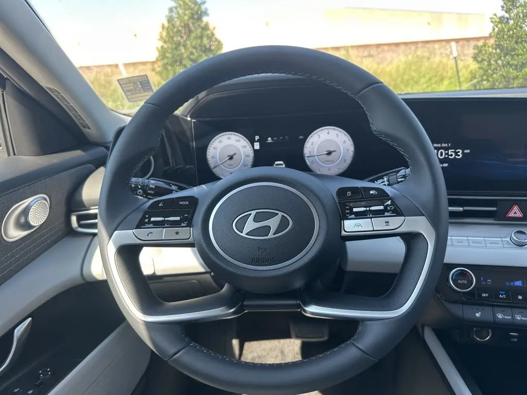2025 Hyundai Elantra Limited photo 26