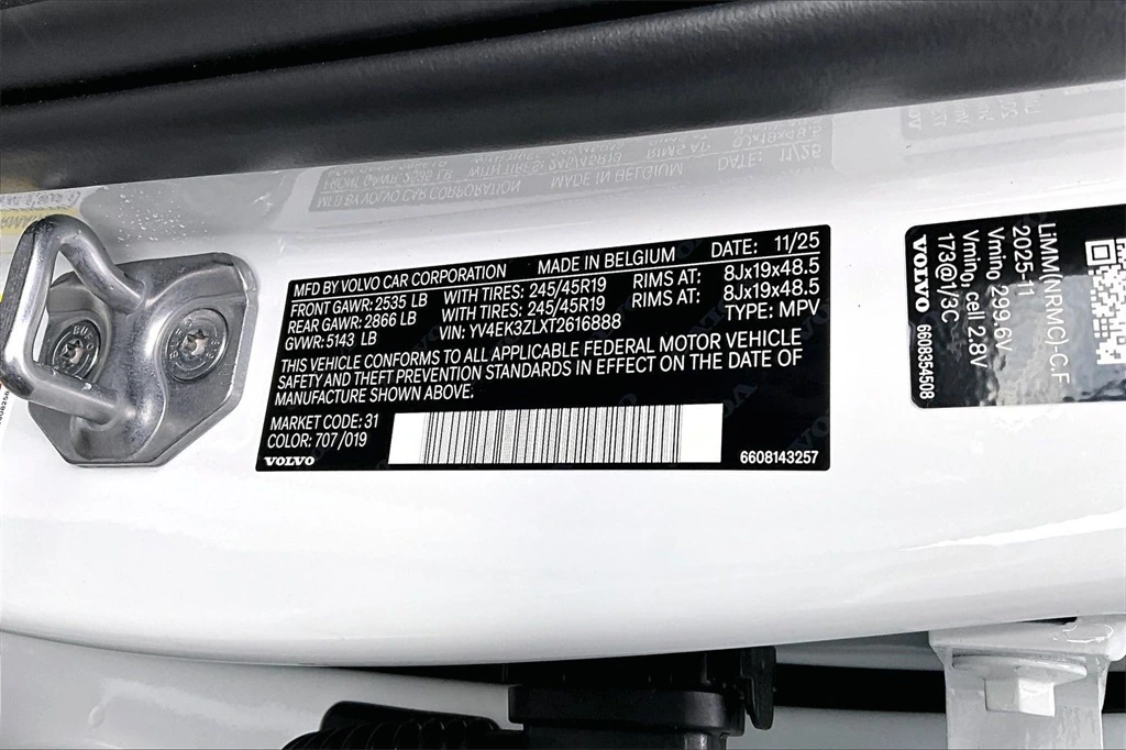 2026 Volvo - image 8