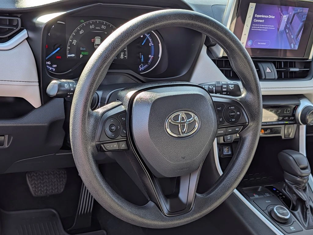 2024 Toyota RAV4 XLE - Photo 17