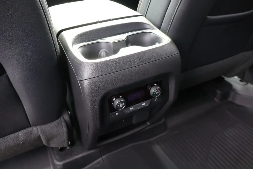 2026 Chevrolet Traverse High Country photo 40