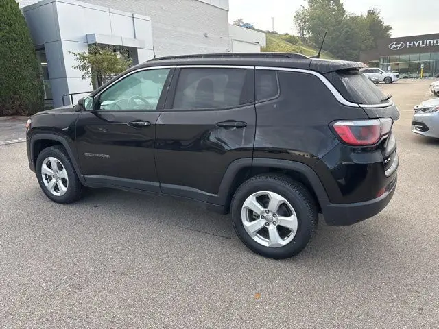 2019 Jeep Compass Latitude photo 2