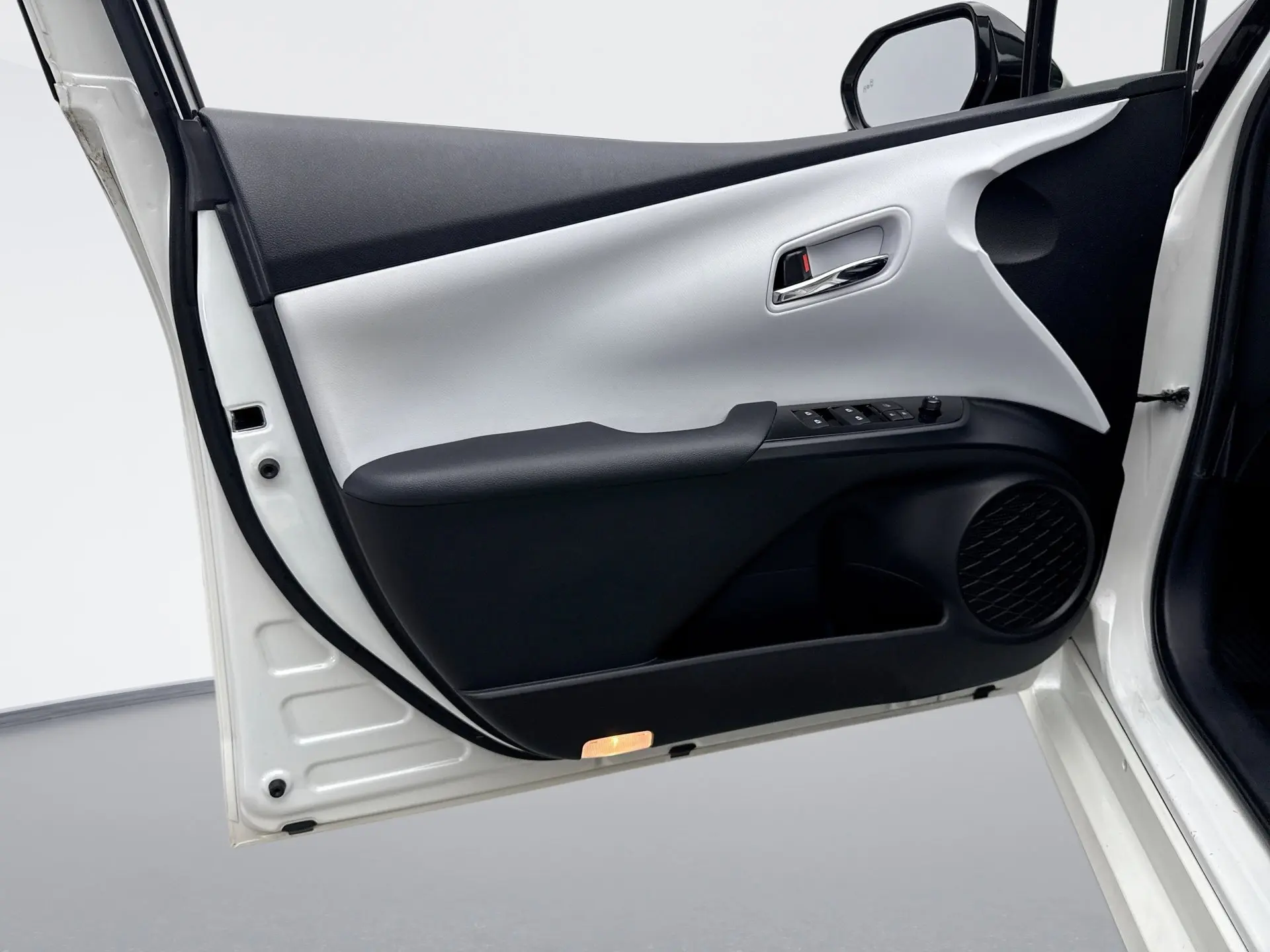 2017 Toyota Prius One Two photo 9