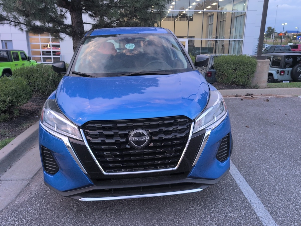 Used 2025 Nissan KICKS PLAY Base with VIN 3N1CP5BV5SL480561 for sale in Kansas City