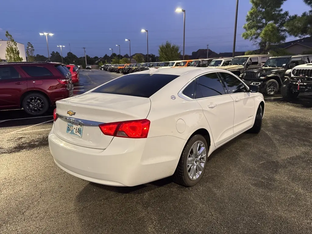 2017 Chevrolet Impala photo 3