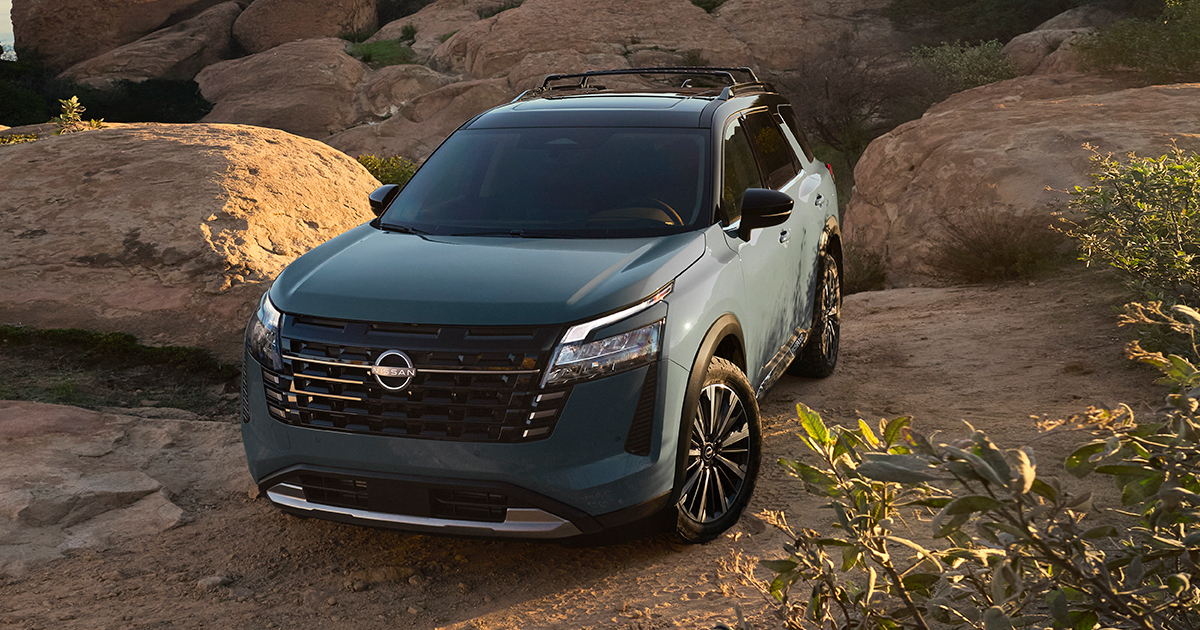 Nissan Pathfinder in nature 