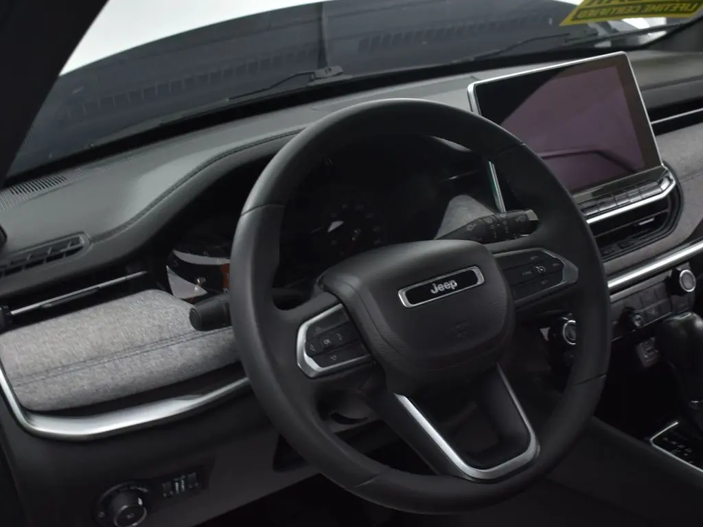 2023 Jeep Compass Latitude photo 11
