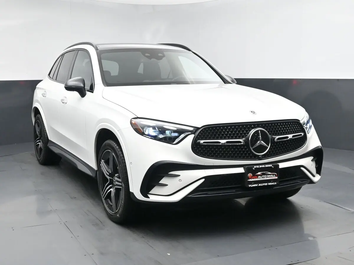 2023 Mercedes Benz GLC 300 4MATIC photo 2