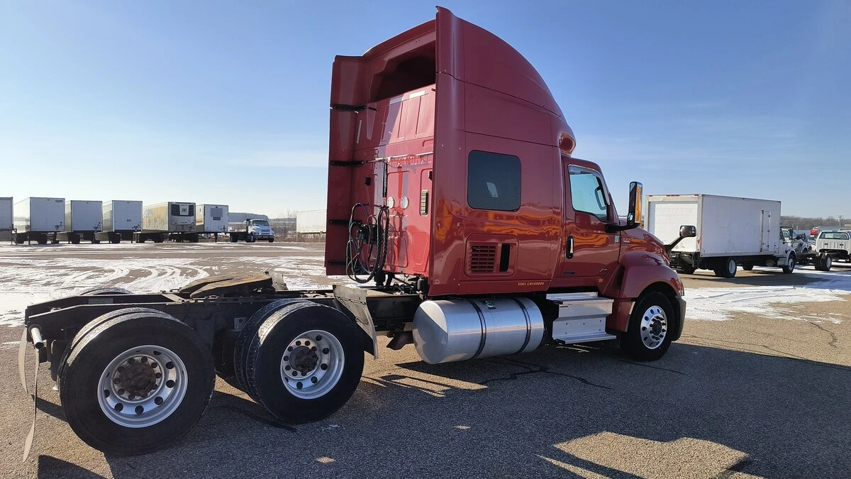 2020 International LT - image 4