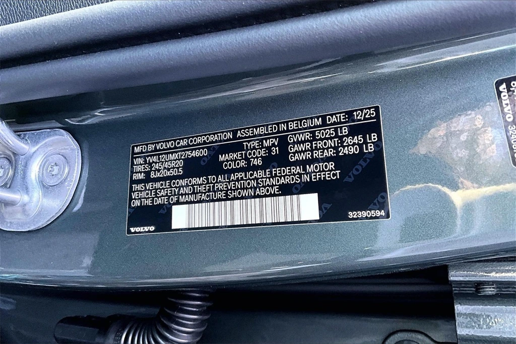 2026 Volvo - image 14