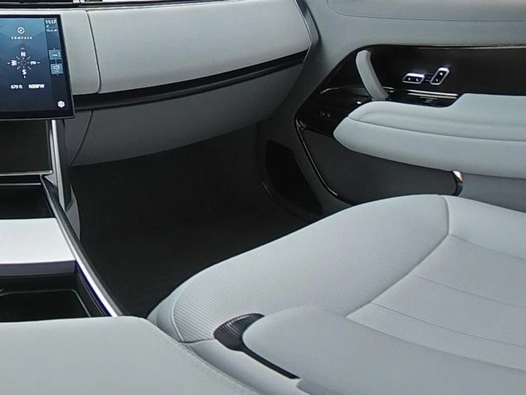 2025 Land Rover Range Rover SV - Photo 31