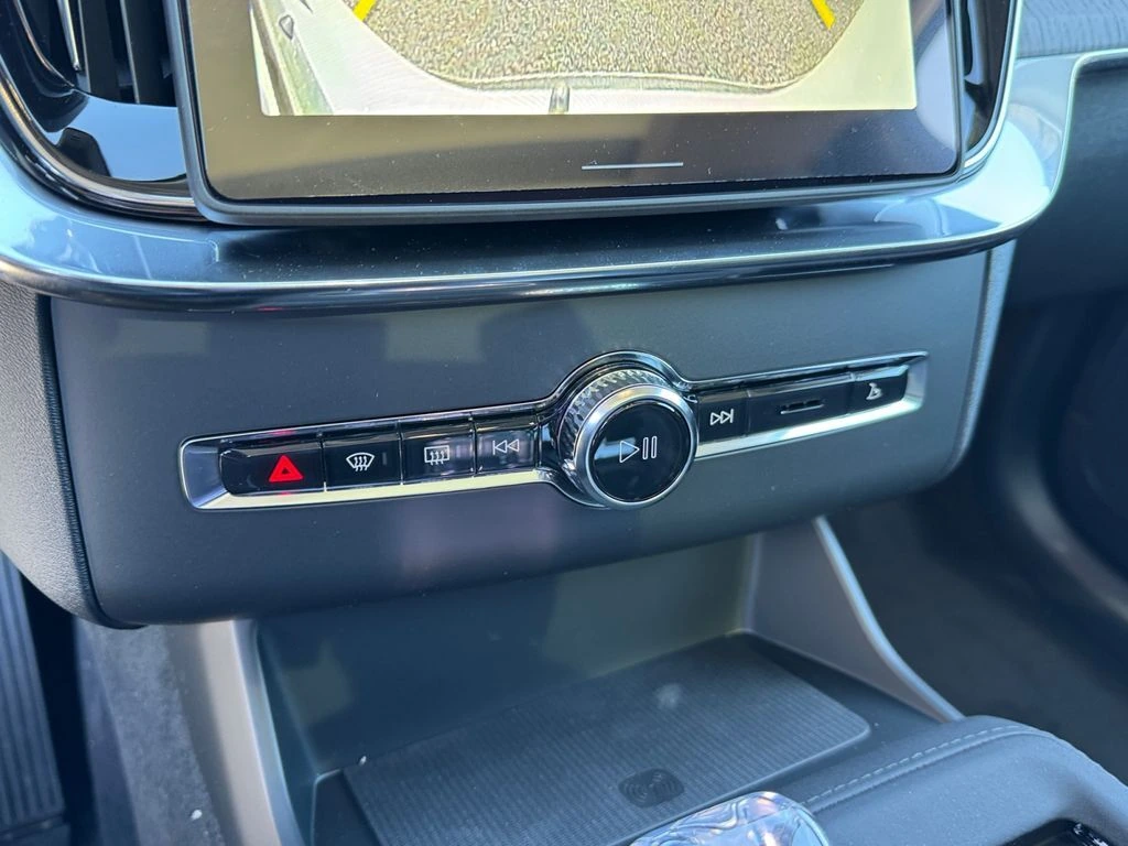 2026 Volvo - image 21