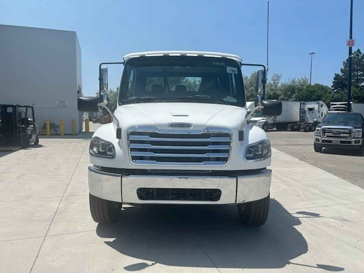 2026 Freightliner M2 106 in Windsor, ON — photo 5