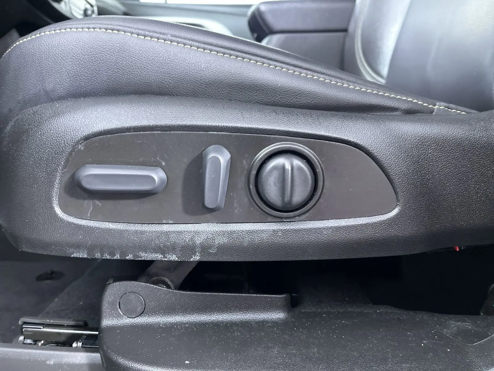 2023 Chevrolet Traverse Leather photo 10