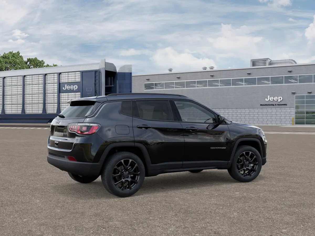 2026 Jeep Compass Latitude photo 3