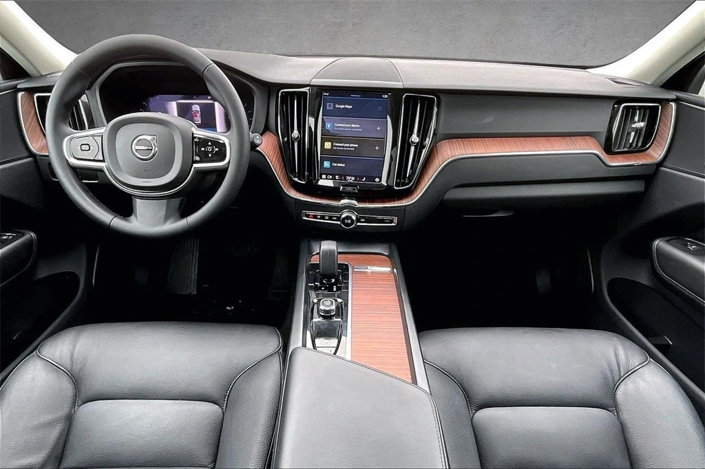 2023 Volvo - image 7