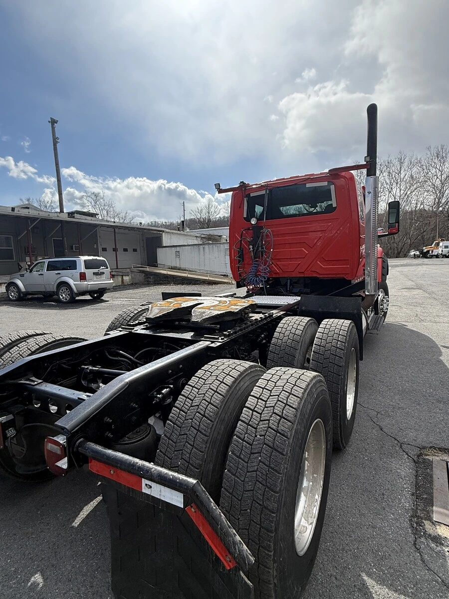 2020 International HV - image 5