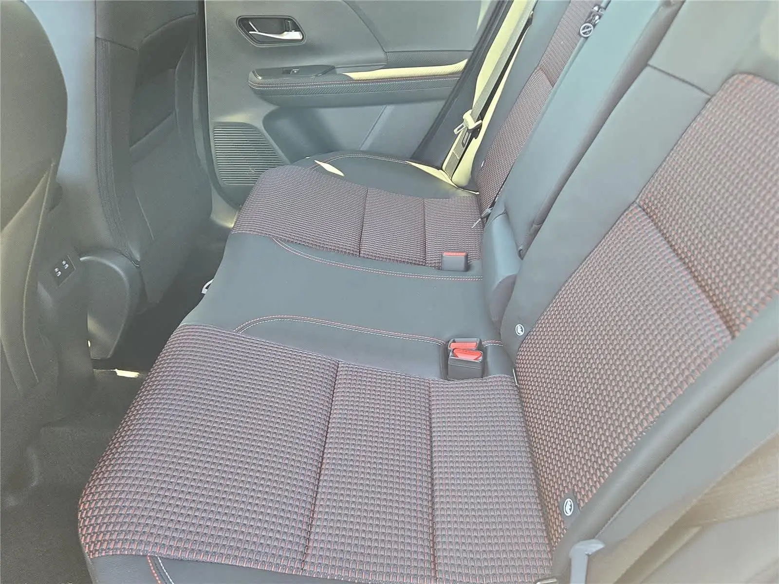 2025 Nissan Kicks SR photo 8