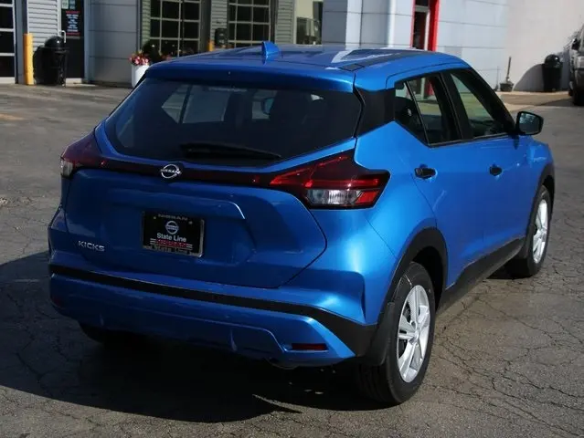 2025 Nissan Kicks Play S photo 9