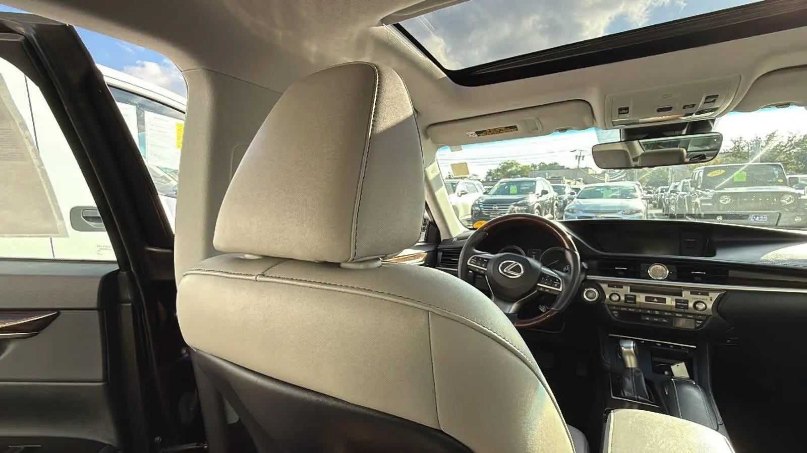 2016 Lexus ES 350 photo 19