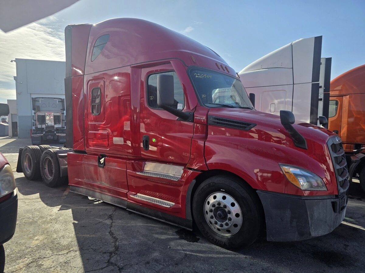 2022 Freightliner Cascadia - image 2