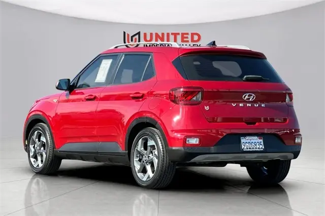 2022 Hyundai Venue SEL Limited photo 2