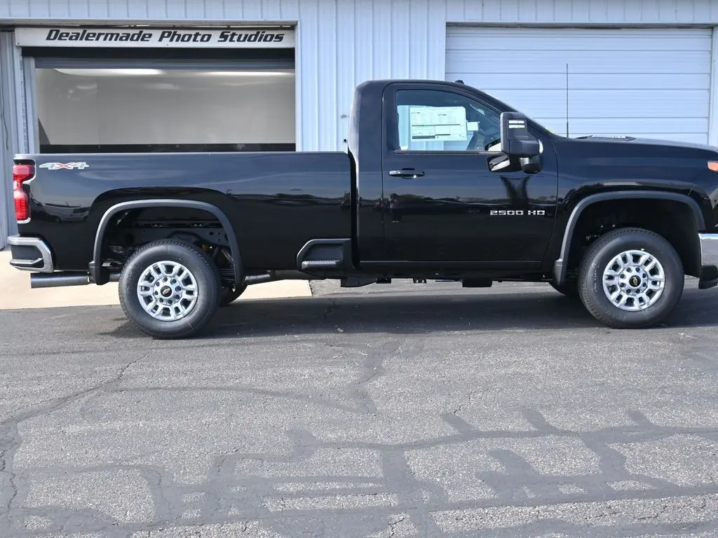 2026 Chevrolet Silverado 2500HD LT photo 3