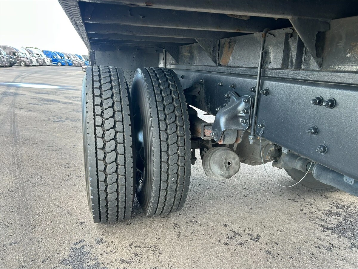 2018 Freightliner M2 106 — photo 8