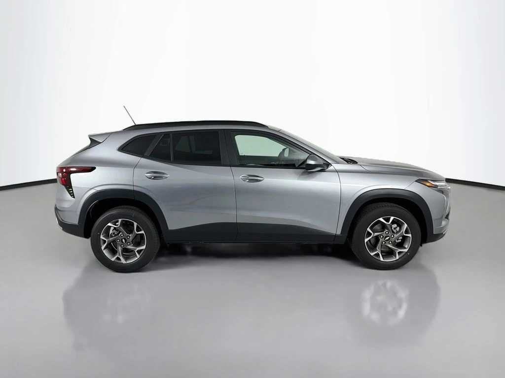 2026 Chevrolet Trax LT - Photo 8