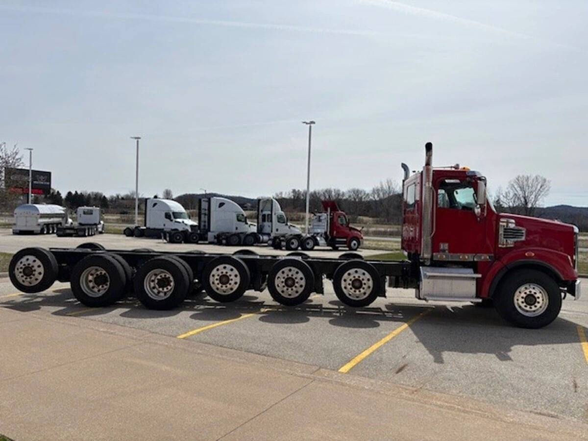 2021 Freightliner 122SD - image 4