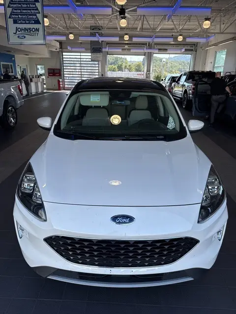 2020 Ford Escape Titanium Hybrid Premium photo 2