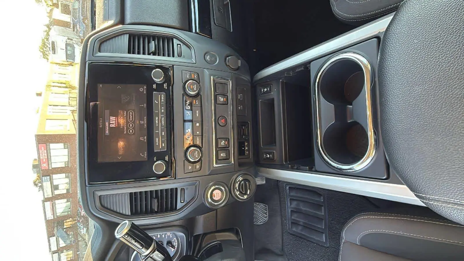 2024 Nissan Titan SV photo 14