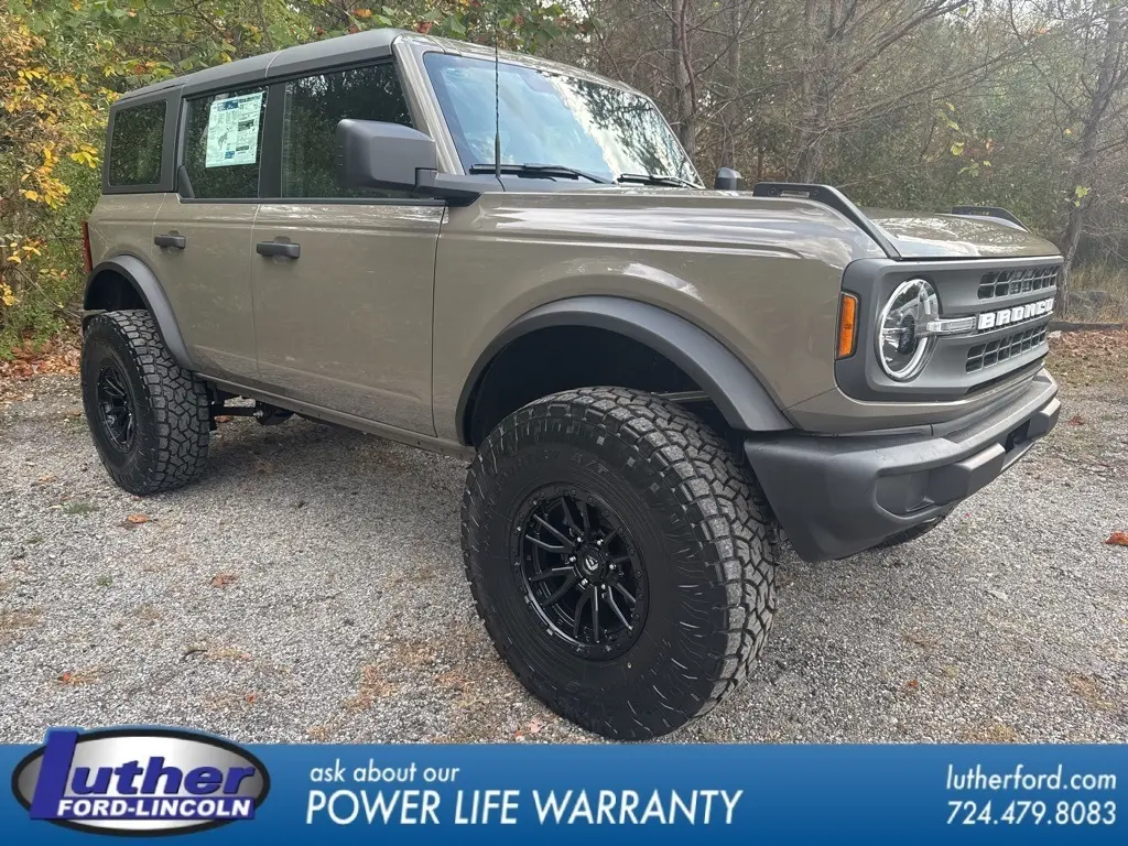 2025 Ford Bronco 4-Door Base's photo