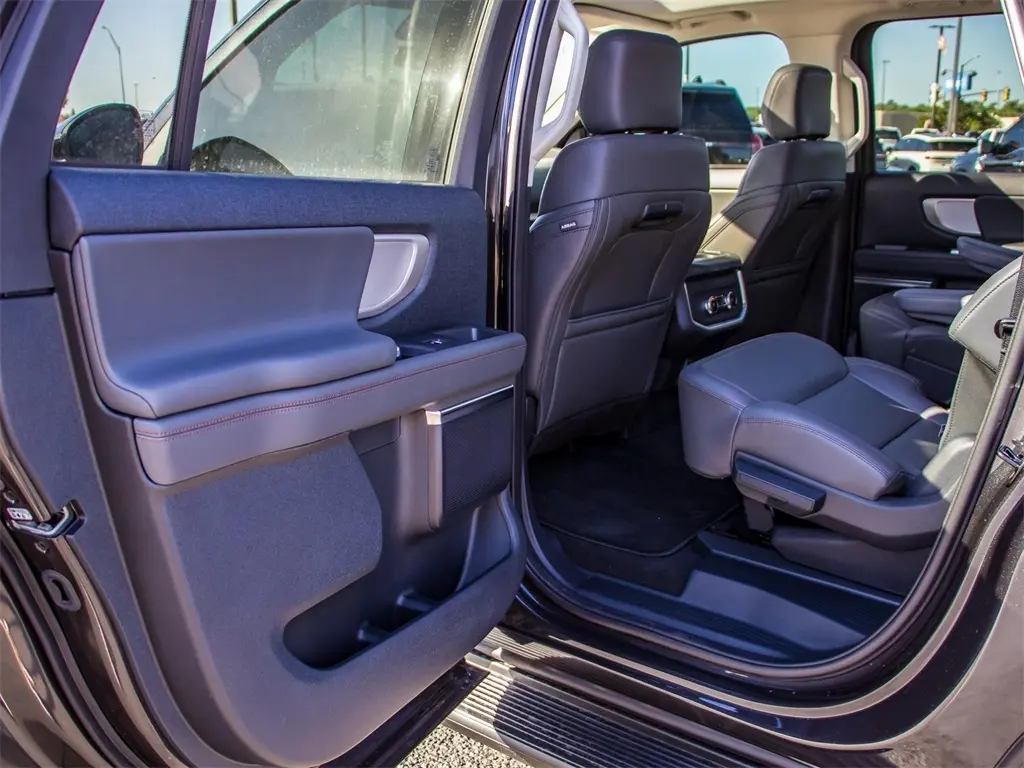 2025 Ford Expedition MAX photo 23