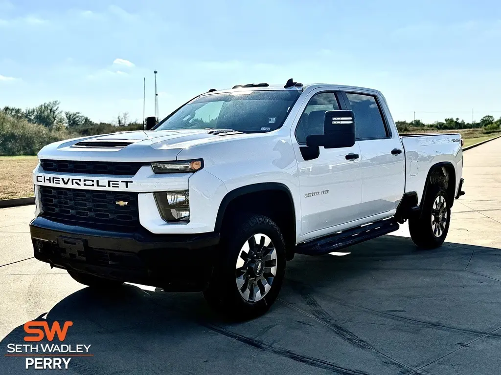 2022 Chevrolet Silverado 2500HD Custom photo 3