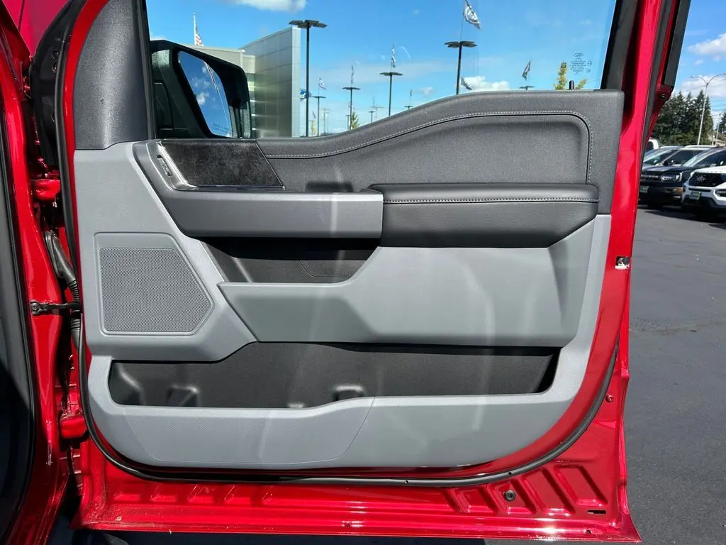 2025 Ford F-150 Lightning XLT photo 25