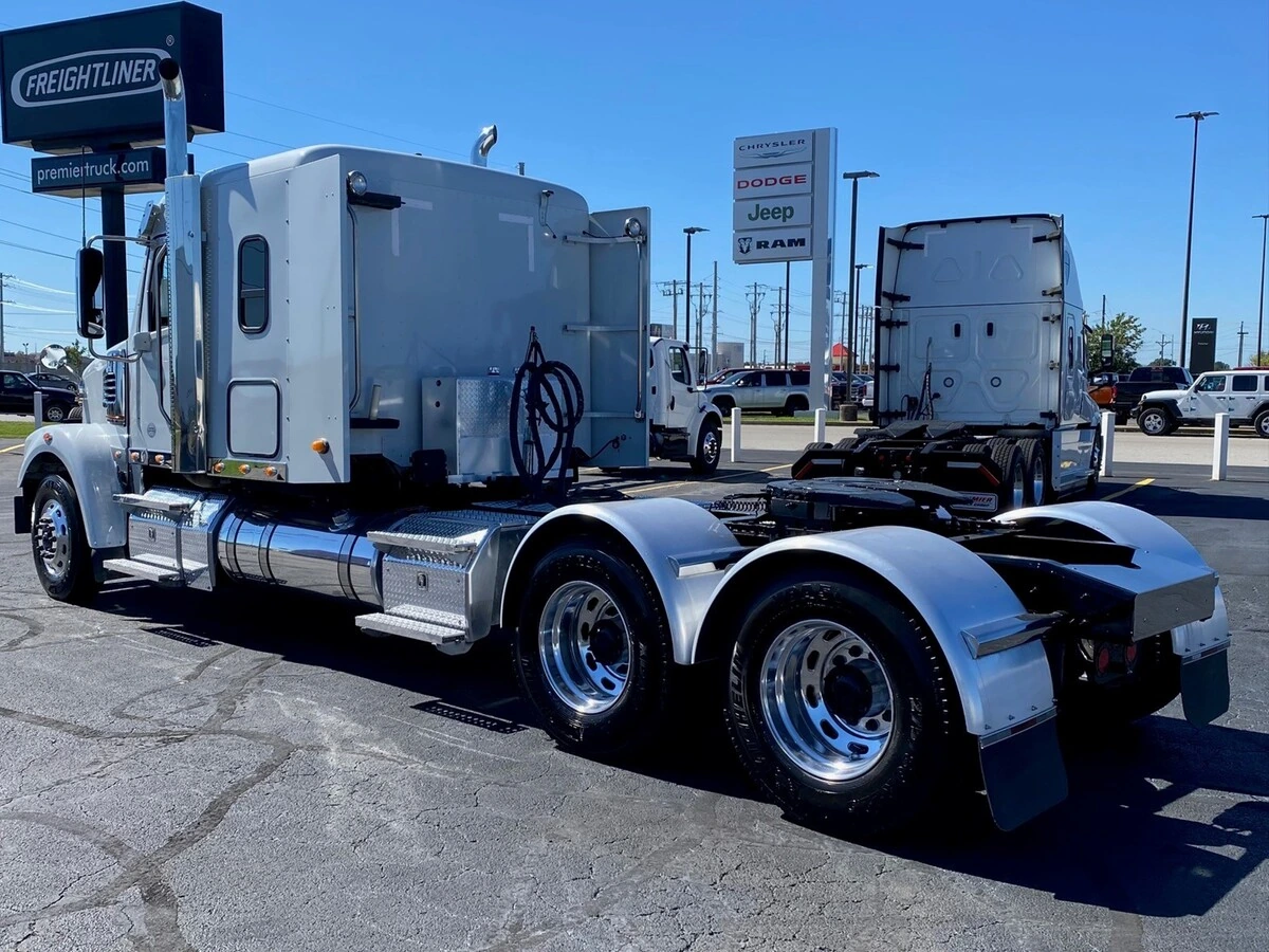 2023 Freightliner 122SD — photo 3