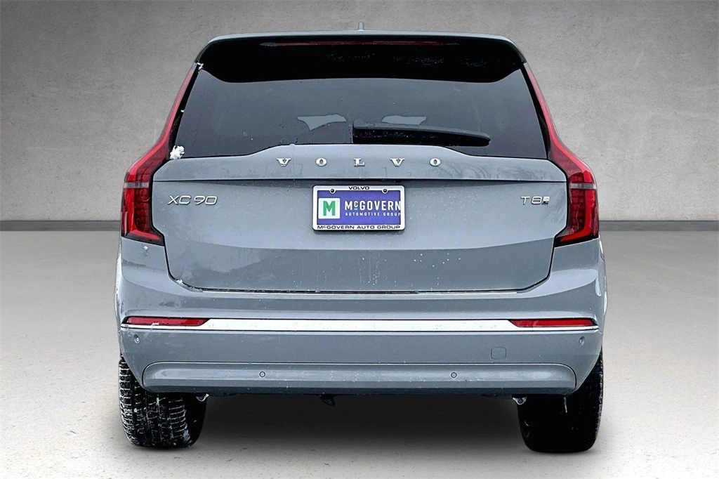 2026 Volvo - image 4