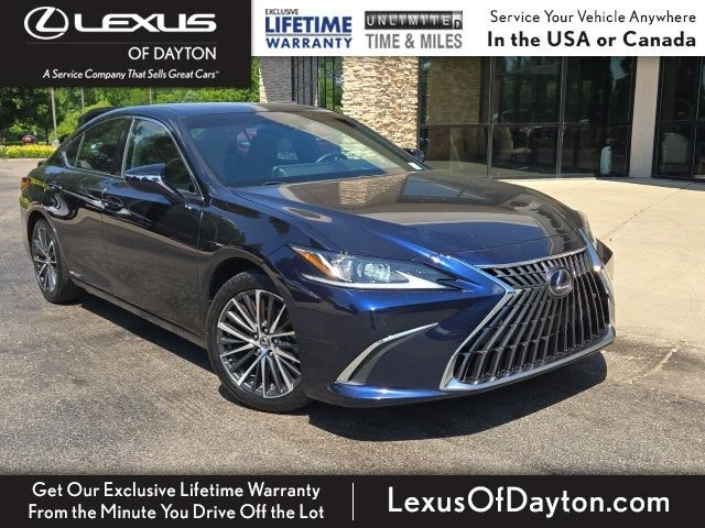 2022 Lexus ES 300h 300h's photo
